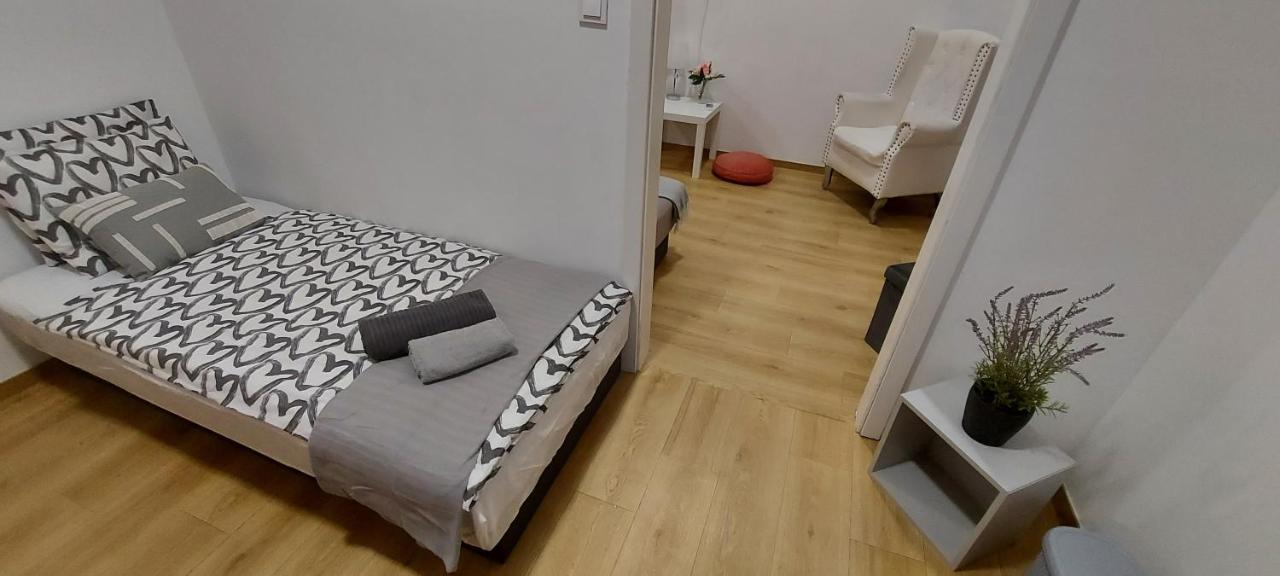 בודפשט London Fog Apartment In The Party District מראה חיצוני תמונה